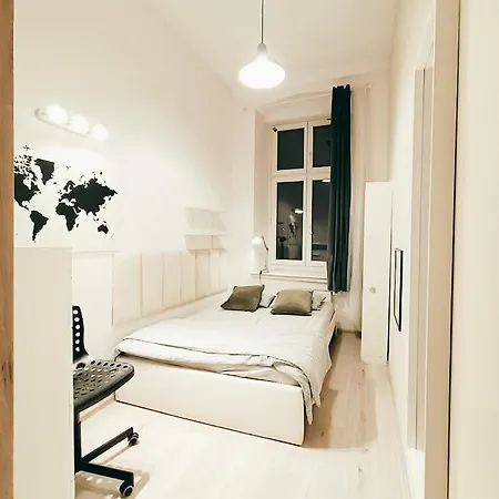 Fabryczna Centrum Rooms 호스텔 *