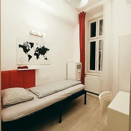 Fabryczna Centrum Rooms 호스텔 우치