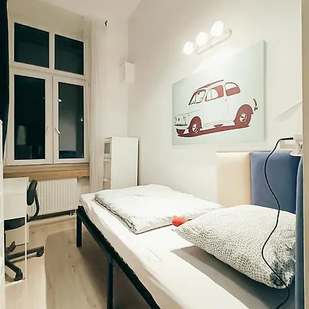 Fabryczna Centrum Rooms 호스텔 *