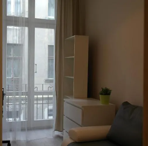 Centrum Apartment Rooms Хостел Лодзь