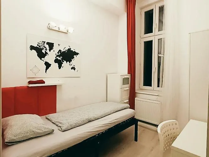 Centrum Apartment Rooms Хостел Лодзь